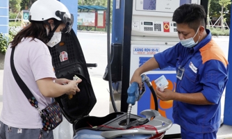 Xăng là mặt hàng thiết yếu, không nên đánh thuế tiêu thụ đặc biệt