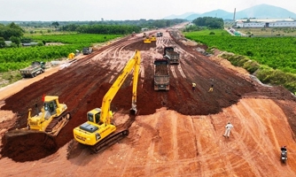 Gỡ nút thắt mặt bằng và nguyên vật liệu cho 2 dự án đường bộ cao tốc
