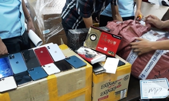 Truy tố vụ án buôn lậu 70.000 phụ kiện điện thoại “ngụy trang” là quần áo gia công