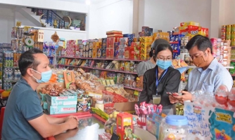 Cán bộ thuế hỗ trợ tối đa các hộ kinh doanh triển khai hóa đơn điện tử, kể cả ngày nghỉ