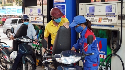 Giảm giá các mặt hàng xăng dầu