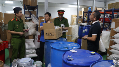 Khởi tố 2 đối tượng sản xuất, buôn bán thực phẩm chức năng giả quy mô lớn