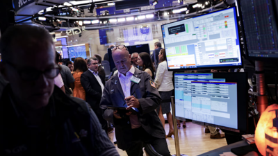 Chứng khoán Mỹ xanh rực, giá dầu giảm vì OPEC+ tăng sản lượng