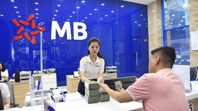 Bối cảnh thị trường buộc các ngân hàng đẩy mạnh nguồn thu phi lãi