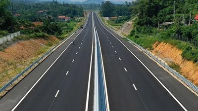 Cao tốc Hà Giang - Tuyên Quang đã hoàn thành và chính thức thông xe từ năm 2021, giúp cái thiện tình trạng giao thông, tăng cường quy hoạch kinh tế địa phương và phát triển ngành du lịch. Hình ảnh liên quan đến tuyến đường này sẽ thể hiện sự nhanh chóng và hiệu quả của dự án.