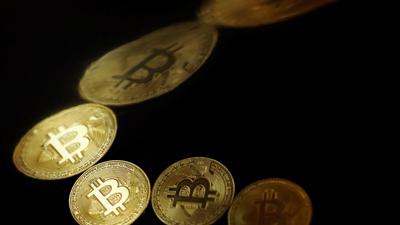 Bitcoin merită investit astăzi?)