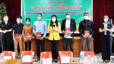Support for Covid-hit foreigners in Hanoi