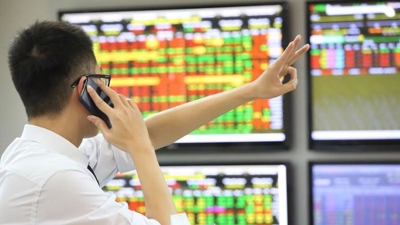 Real estate leads in corporate bond value