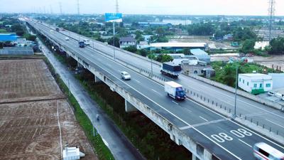 Thông xe trên cao tốc Trung Lương - Mai Tuấn trước Tết Nguyên đán