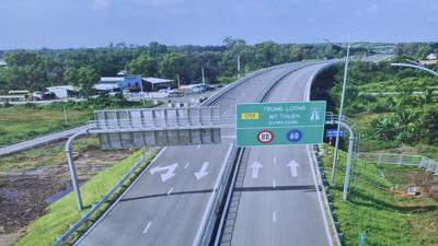 Cao tốc Trung Lương - Mỹ Thuận chính thức thông xe lúc 00h00 ngày 25/1.
