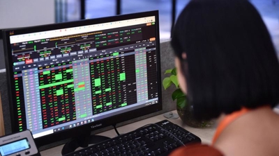 Banking stocks tipped to lead growth in 2022
