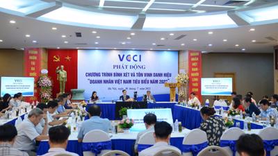 Doanh nhân Việt Nam tiêu biểu: không chỉ giỏi kinh doanh mà còn có đạo đức trong kinh doanh.