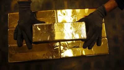 Giá vàng thế giới tăng dữ dội sau báo cáo lạm phát Mỹ, SPDR Gold Trust vẫn bán ròng