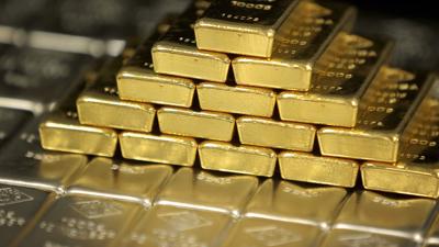 Giữa khủng hoảng ngân hàng, xuất hiện dự báo giá vàng lên 2.600 USD/oz