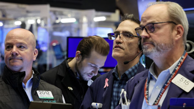 Chứng khoán Mỹ giữ đà tăng mạnh sau báo cáo lạm phát, giá dầu nhảy 3% nhờ Trung Quốc hạ lãi suất