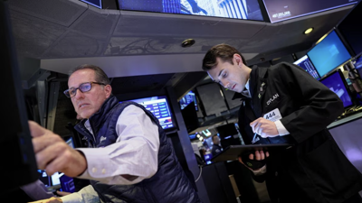 Chứng khoán Mỹ lưỡng lự, dầu thô tụt giá sau quyết định lãi suất của Fed