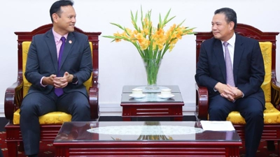 Vietnam & Singapore seek to promote cooperation in human resources