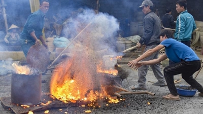 Thăm Trà Đông, làng nghề trăm năm đỏ lửa
