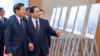 Vietnamese leaders receive Lao Party General Secretary