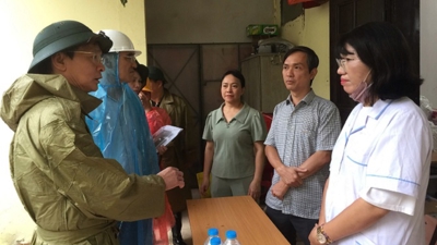 Hà Nội yêu cầu điều trị tốt nhất cho nạn nhân bị ảnh hưởng bởi mưa bão