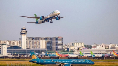 Vietnamese airlines operate over 211,800 flights in 10M