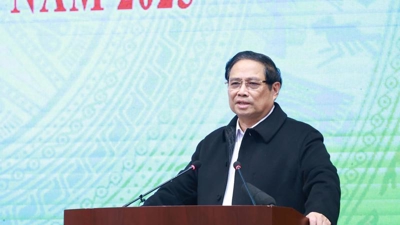 PM asks for more financial policies to support businesses