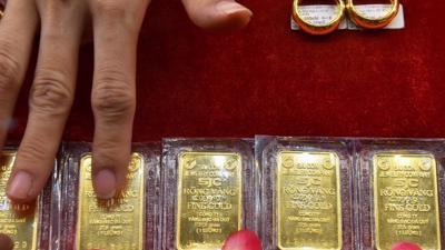 Domestic gold price hits over 1 month-peak