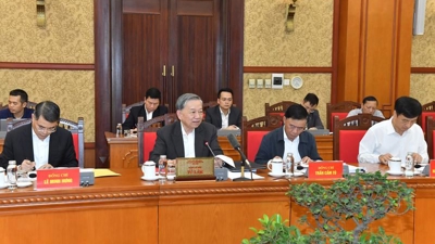 Party leader asks for further development of AI, semiconductor
