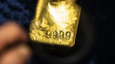 Nhu cầu “hầm trú ẩn” đưa giá vàng lên gần kỷ lục, SDPR Gold Trust gom thêm 3 tấn