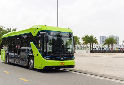 Chính thức vận hành xe buýt điện thông minh VinBus tại Việt Nam
