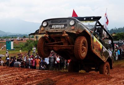 Vào “chảo lửa” đua xe địa hình lớn nhất Việt Nam