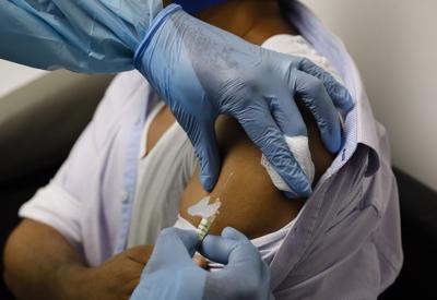 Hiệu quả 95%, vaccine Covid-19 của Pfizer có thể sắp được tiêm ở Mỹ