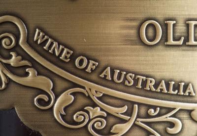 Căng thẳng leo thang, Trung Quốc mạnh tay áp thuế lên rượu vang Australia