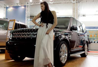Land Rover “bảnh bao” bên người mẫu