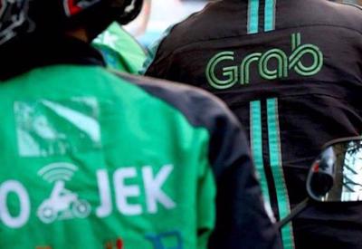 Tỷ phú Nhật gây áp lực buộc Grab sáp nhập Gojek