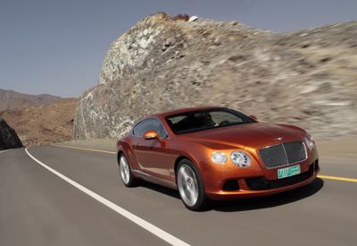 Bentley Continental GT 2011 trong nắng Trung Đông