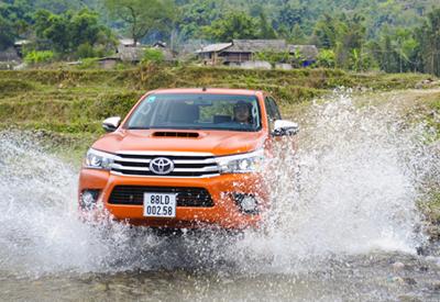 Toyota ưu đãi khách hàng mua xe Hilux