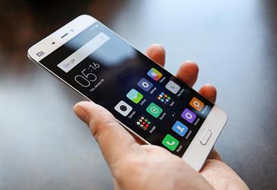 Thị phần của điện thoại Samsung, Apple thu hẹp vì đối thủ Trung Quốc