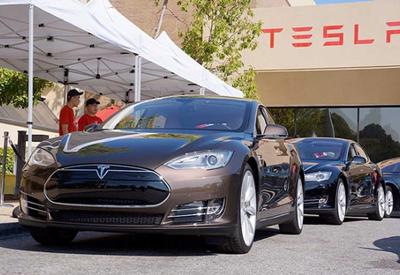 Cổ phiếu tăng mạnh, Tesla thành hãng xe lớn thứ 4 về vốn hóa