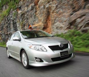 Toyota Việt Nam chính thức niêm yết giá xe bằng VND