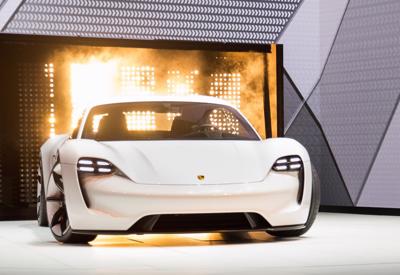 Nhận hơn 30.000 đơn đặt trước, siêu xe điện Porsche Taycan có gì đặc biệt?