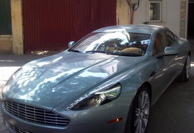 “Nữ hoàng tốc độ” Aston Martin Rapide trên đường Hà Nội