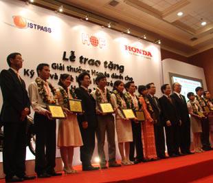 Honda Việt Nam trao giải thưởng khoa học trẻ 2008