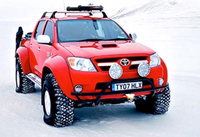 Toyota Hilux dùng xăng máy bay chinh phục Nam cực