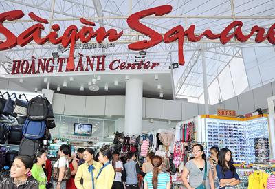 Hàng nghìn sản phẩm giả mạo nhãn mác ở trung tâm mua sắm Saigon Square