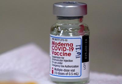 Đề xuất phê duyệt thêm 2 vaccine Covid-19 của Mỹ và Nga