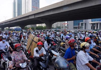 Thu phí đường bộ với xe máy: “Nhường” Chính phủ quyết?