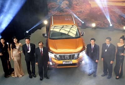 Nissan NP300 Navara “lột xác”, giá từ 645 triệu đồng