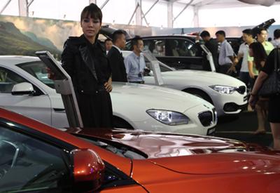 Mỗi ngày người Việt chi hơn 12 triệu USD nhập khẩu ôtô