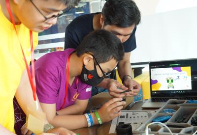 Cơ hội lập trình robotics cho học sinh trên nền tảng VEX IQ đầu tiên ở Việt Nam